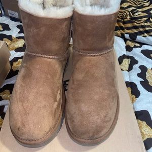 Ugg mini bailey now ( USED/NORMAL WEAR)